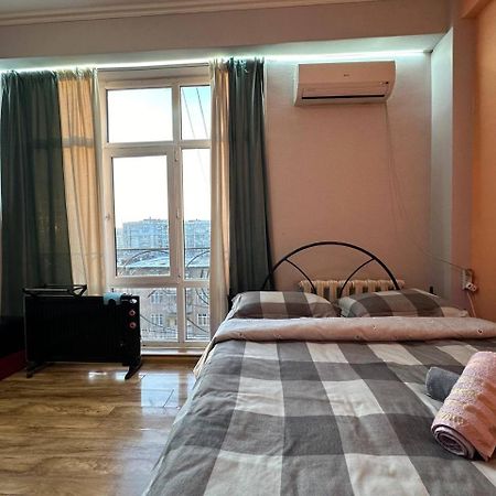 1-Room Apart. 21 On Usenbaeva 52 Near Eurasia Shopping Center Bisjkek Buitenkant foto