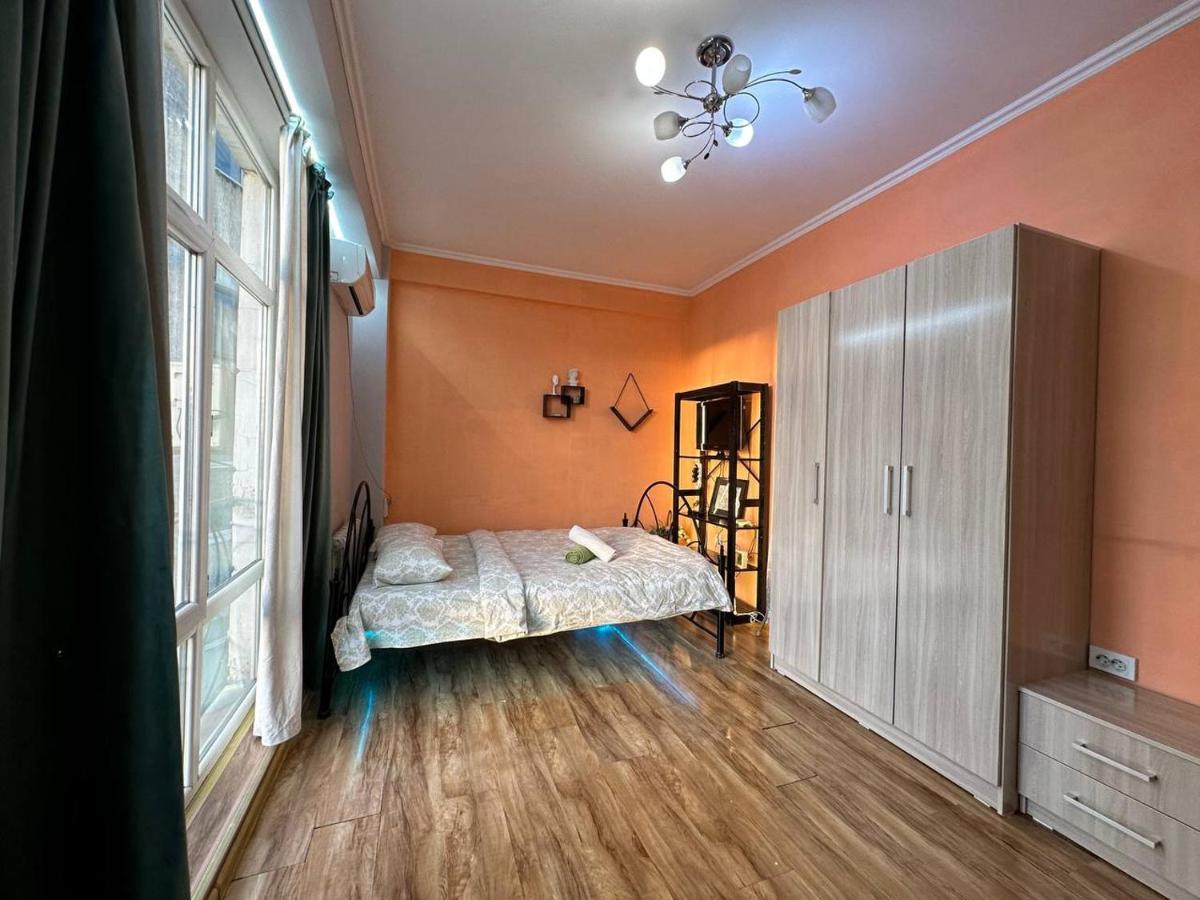 1-Room Apart. 21 On Usenbaeva 52 Near Eurasia Shopping Center Bisjkek Buitenkant foto