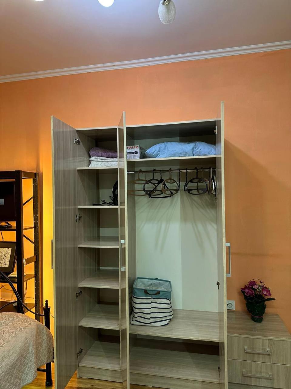 1-Room Apart. 21 On Usenbaeva 52 Near Eurasia Shopping Center Bisjkek Buitenkant foto